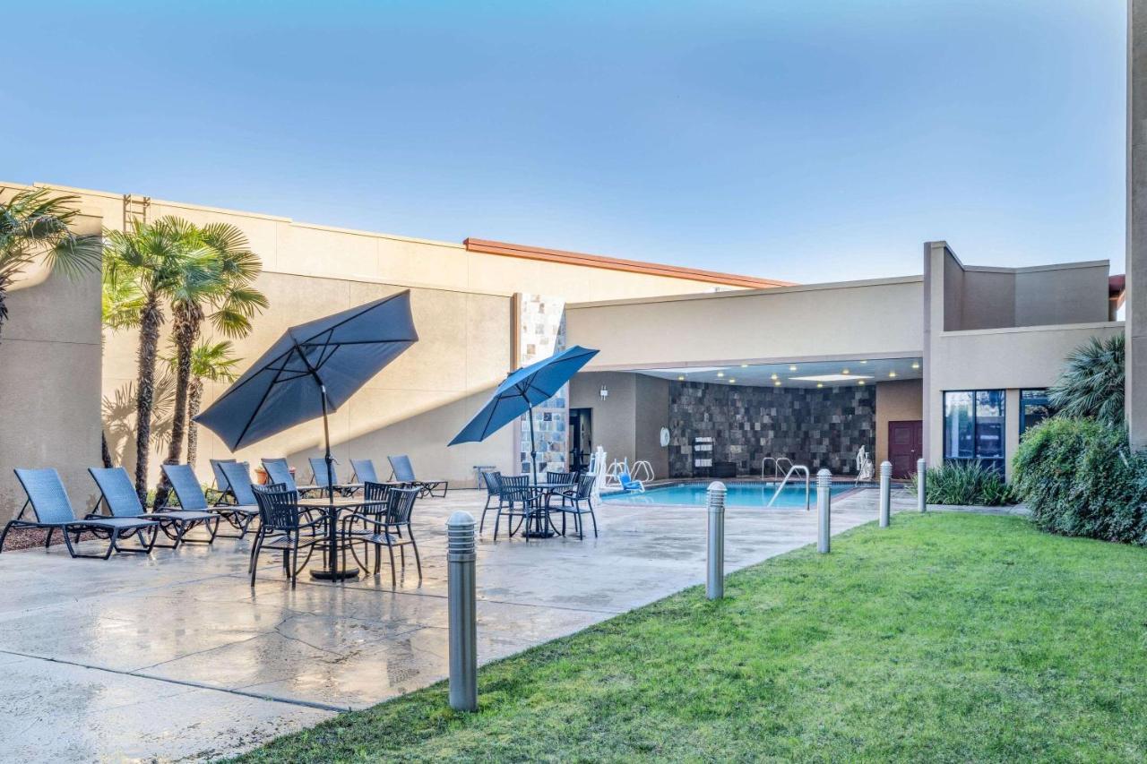 Wyndham Sacramento Hotel Carmichael Bagian luar foto