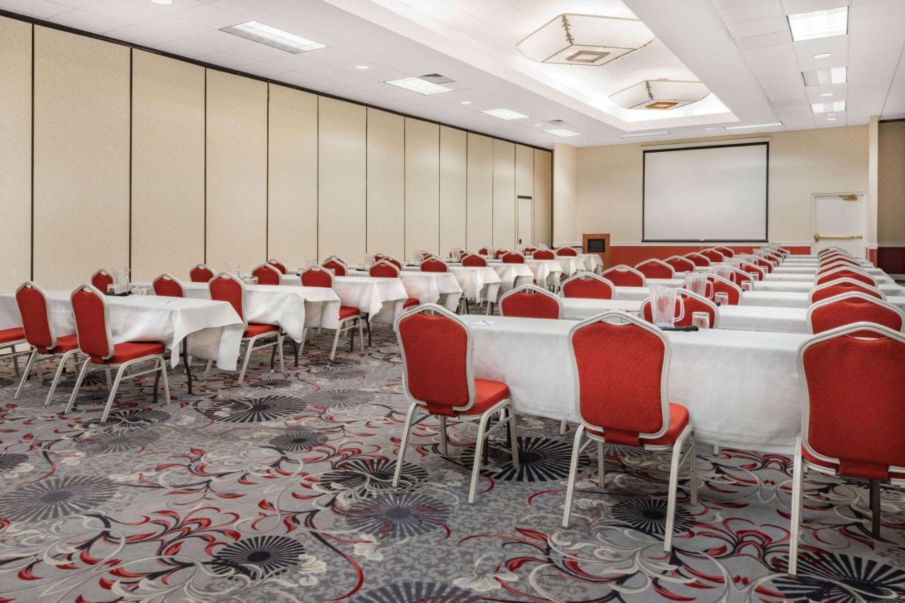 Wyndham Sacramento Hotel Carmichael Bagian luar foto
