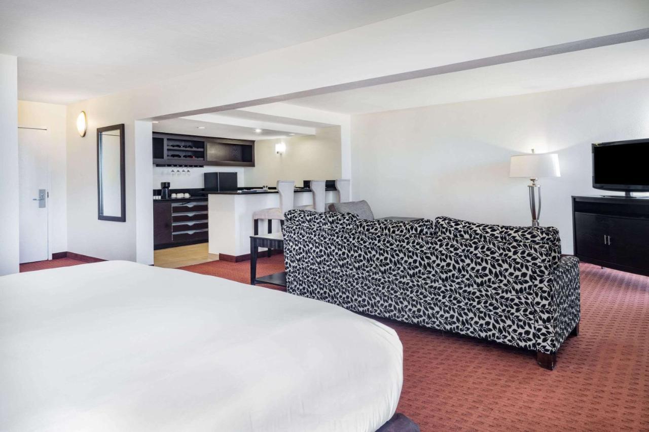 Wyndham Sacramento Hotel Carmichael Bagian luar foto