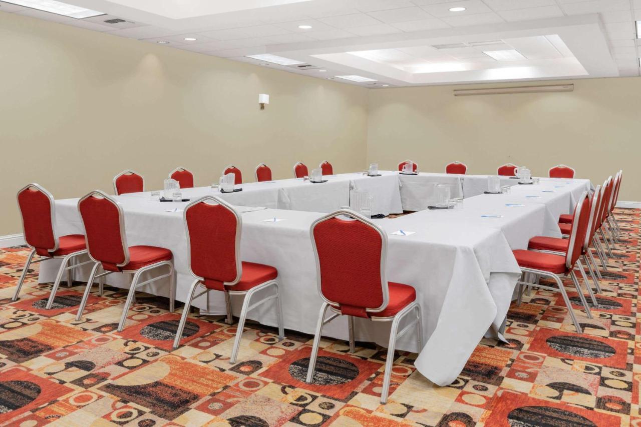 Wyndham Sacramento Hotel Carmichael Bagian luar foto