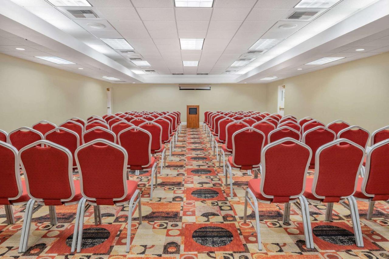 Wyndham Sacramento Hotel Carmichael Bagian luar foto