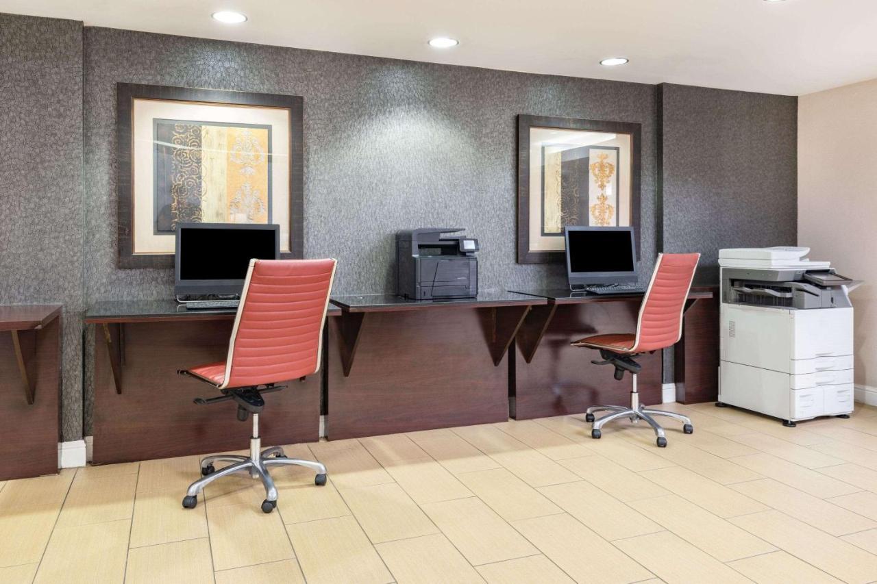Wyndham Sacramento Hotel Carmichael Bagian luar foto