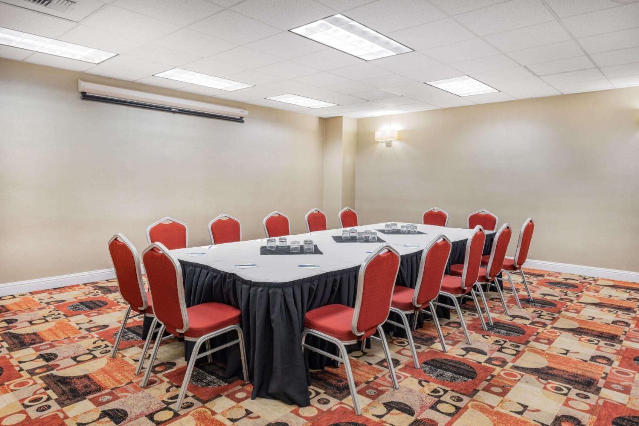 Wyndham Sacramento Hotel Carmichael Bagian luar foto