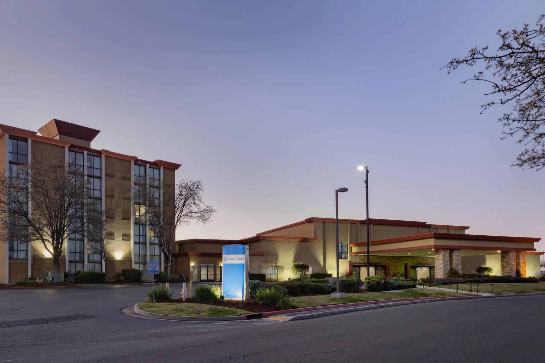 Wyndham Sacramento Hotel Carmichael Bagian luar foto